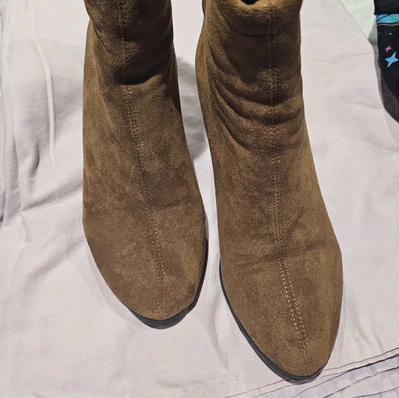 Boots - Picture 5 of 5